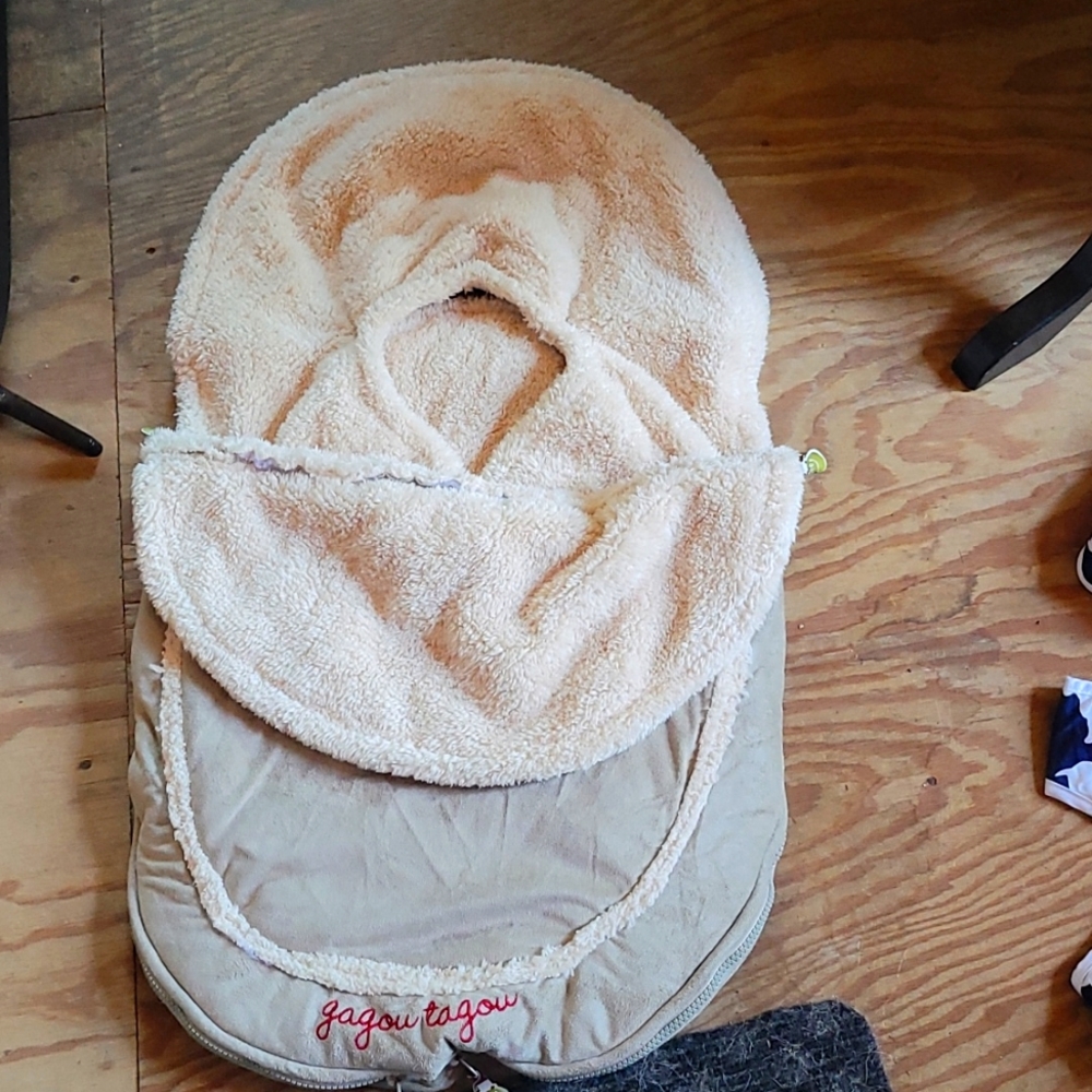 BNWOT baby car seat or st home sleeping snugly.